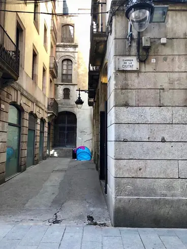 turist in a tent, Barcelona