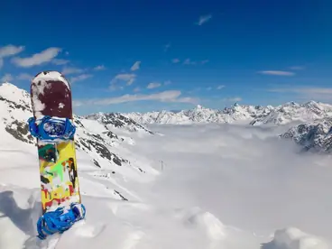 snowboard in snow - Sölden